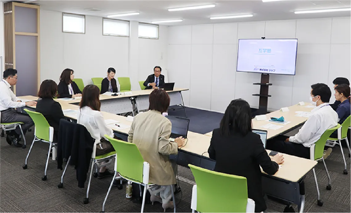 社長主催のワークショップ「互学塾」の様子